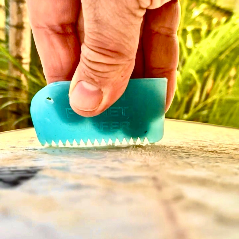 Surfboard wax clearance comb